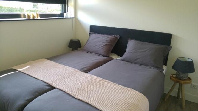 Een Klein Appartementje Zonder Keuken In Het Centrum Sleep At Hamtingh'S 힐바렌빅 외부 사진