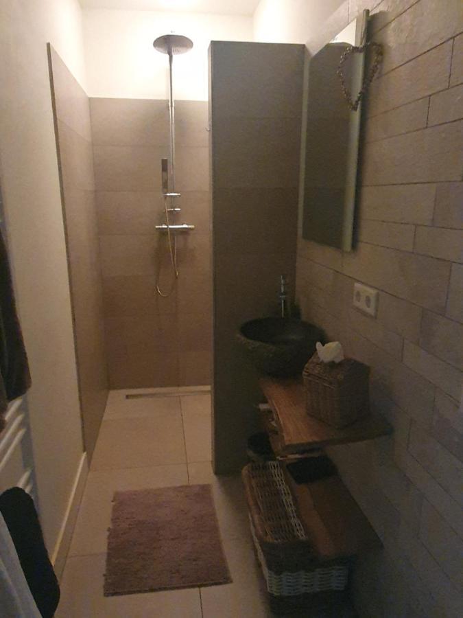 Een Klein Appartementje Zonder Keuken In Het Centrum Sleep At Hamtingh'S 힐바렌빅 외부 사진