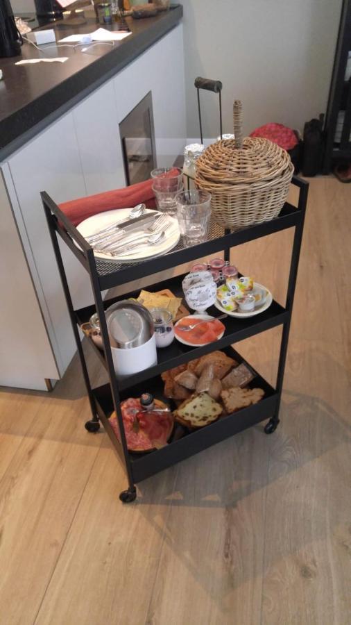 Een Klein Appartementje Zonder Keuken In Het Centrum Sleep At Hamtingh'S 힐바렌빅 외부 사진