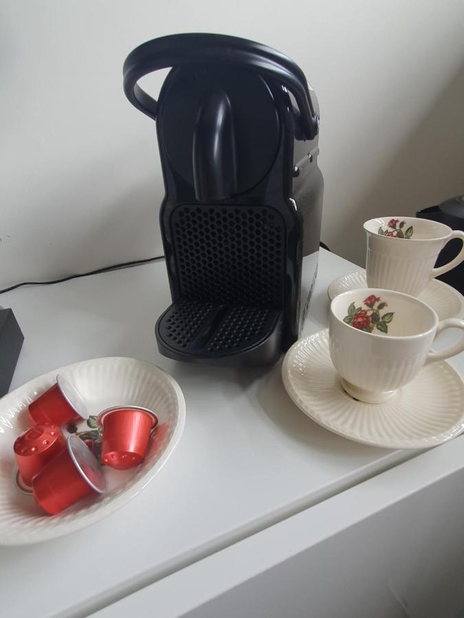 Een Klein Appartementje Zonder Keuken In Het Centrum Sleep At Hamtingh'S 힐바렌빅 외부 사진